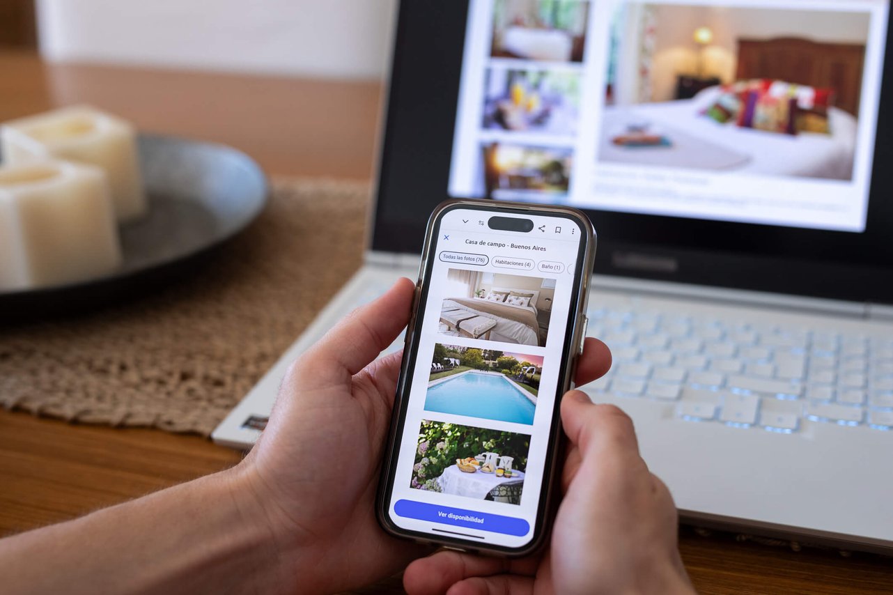 Booking travel hotel online